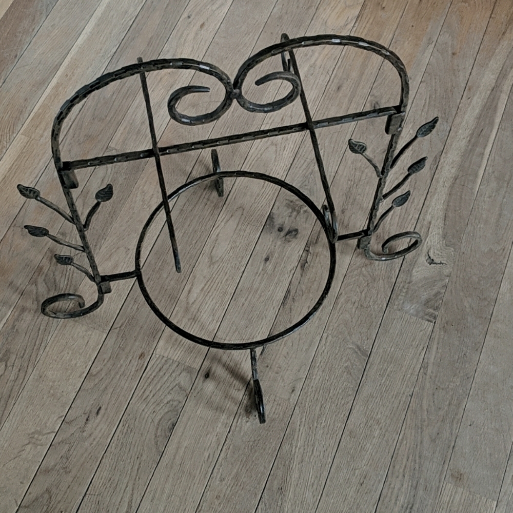 Plate and cup holder